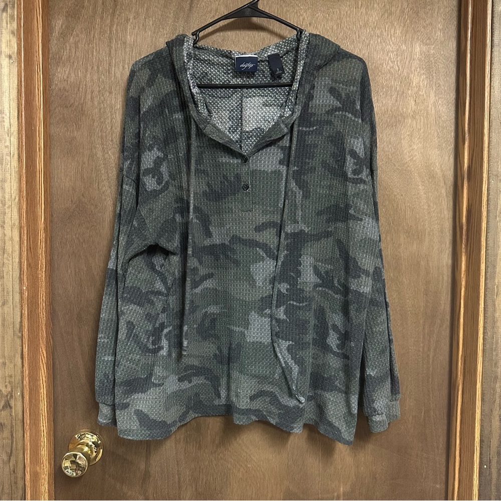 Daytrip Pullover Hoodie Sweatshirt Camo Small
